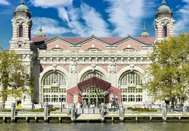 Boka till Ellis Island i New York