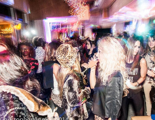 Bes&ouml;k nattklubb i New York